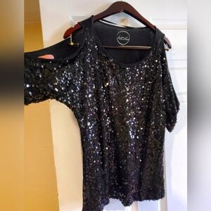 Size XL Cute Black Sequin cutout shoulder top